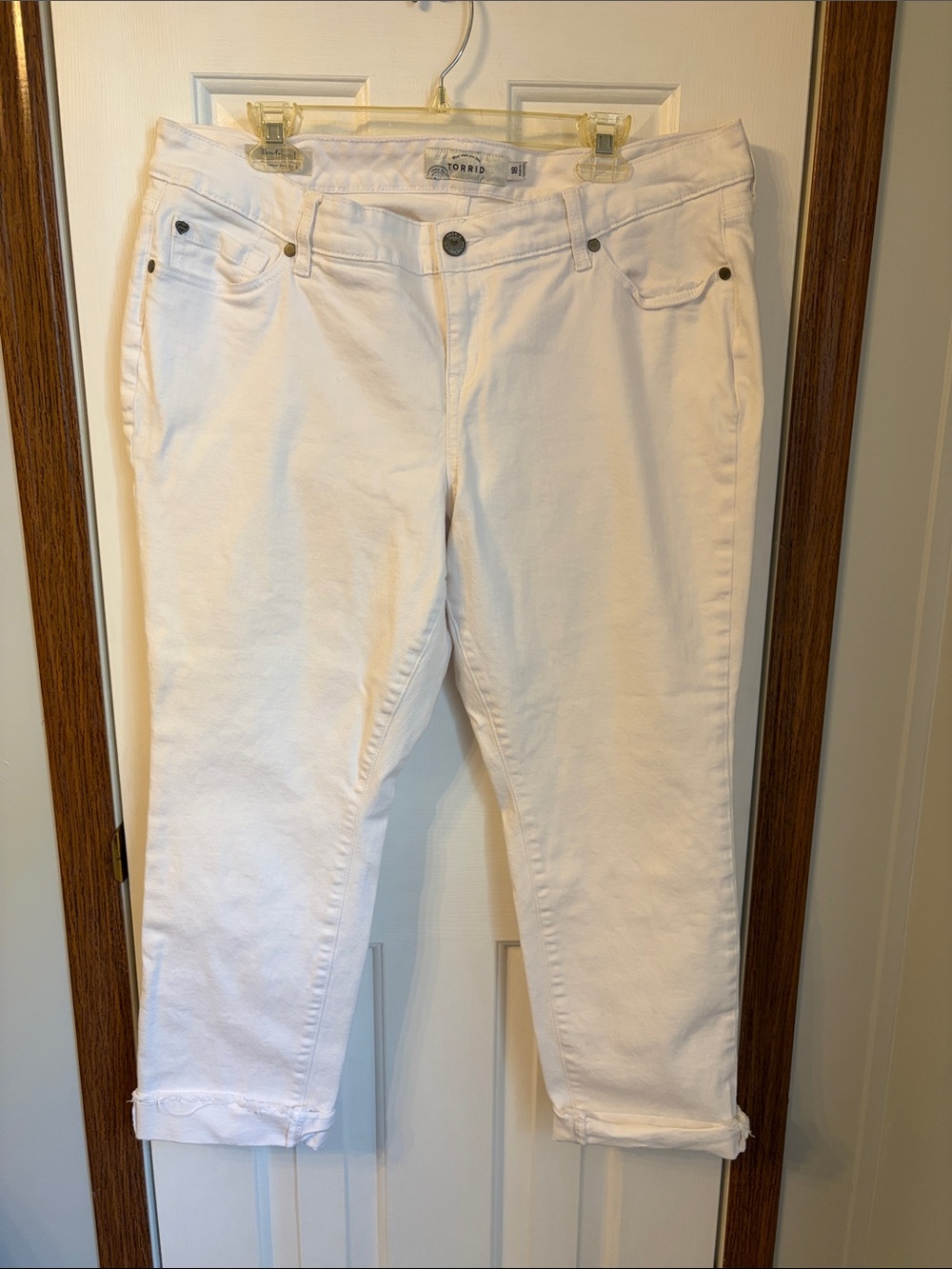 torrid White Cropped Women's Jeans - Ankle Length
